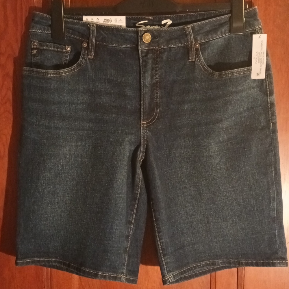 NWT Women's Size 10 Seven7 Relaxed Bermuda Shorts